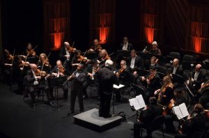 Anthony McGill with Festival Orchestra & David Atherton [photo (c) Ken Jacques]
