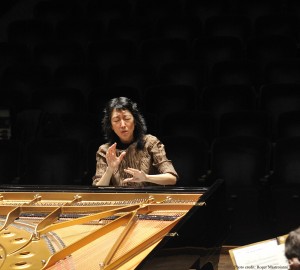 Mitsuko Uchida [photo (c) Mastroiani]